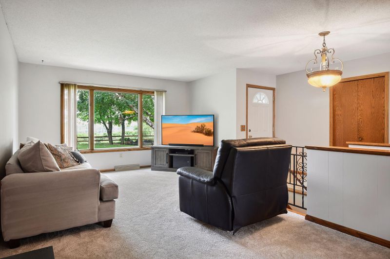 3670 Edgehill Rd, Chaska, MN 55318