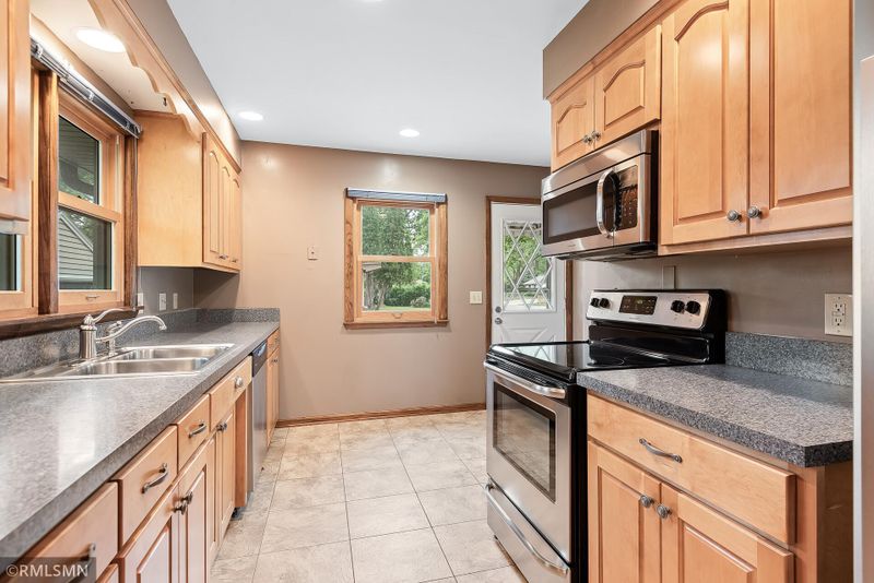 6819 Ewing Ave N, Brooklyn Center, MN 55429
