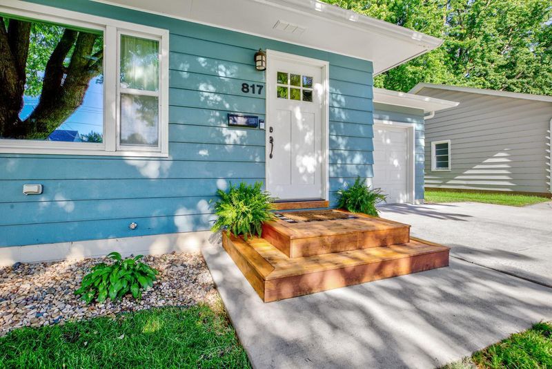 817 5th St SW, Waseca, MN 56093