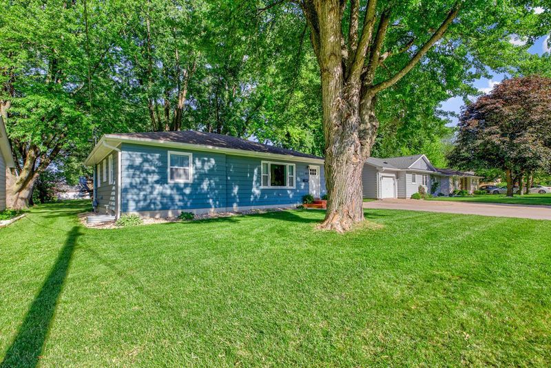 817 5th St SW, Waseca, MN 56093