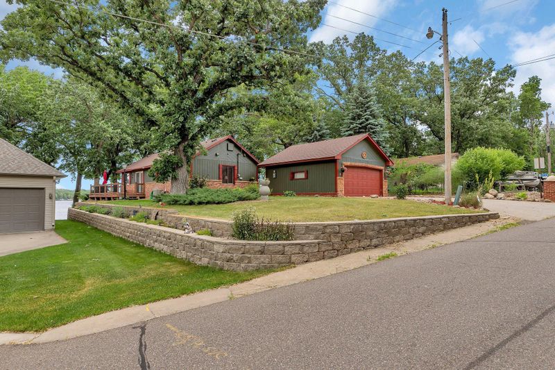 10324 55th St, Clear Lake, MN 55319