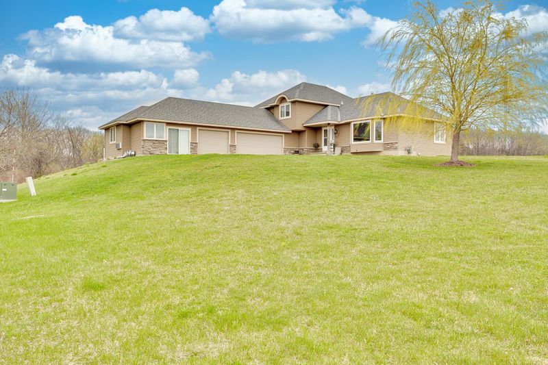 21809 Vernon Ave, Lakeville, MN 55044