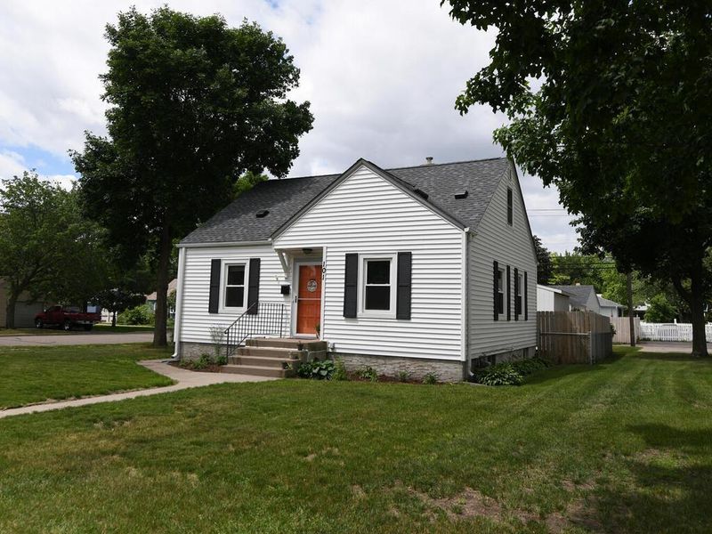 101 5th Ave NE, Osseo, MN 55369
