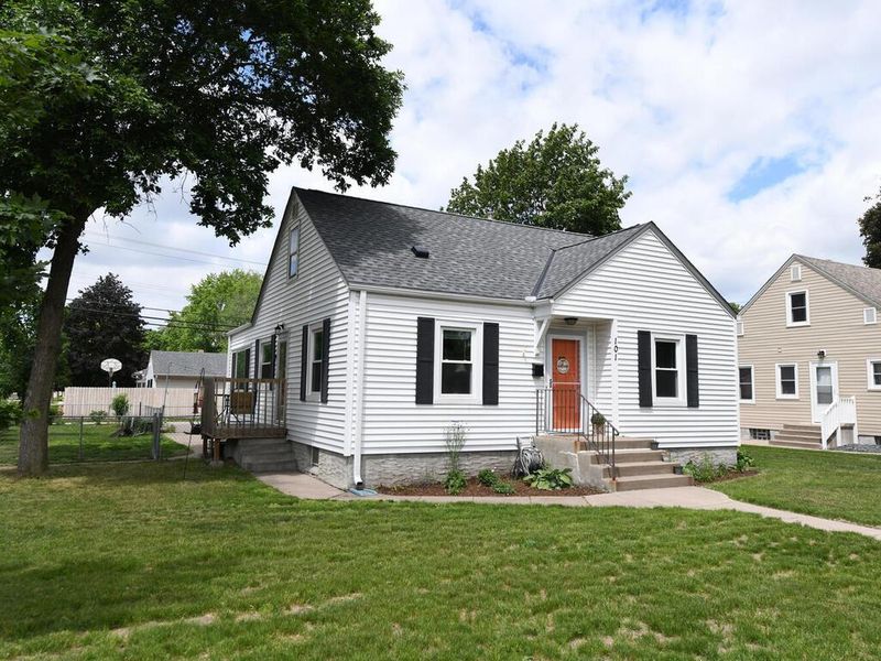 101 5th Ave NE, Osseo, MN 55369