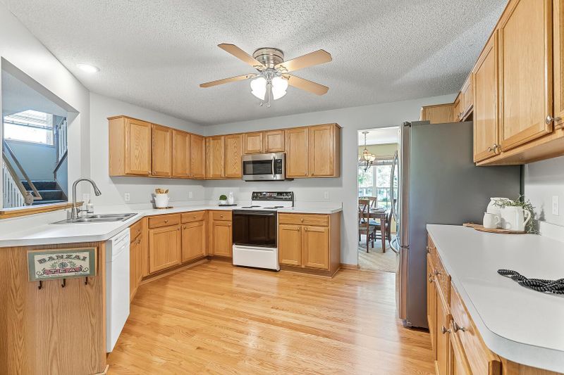 3852 Homestead Dr, Woodbury, MN 55125