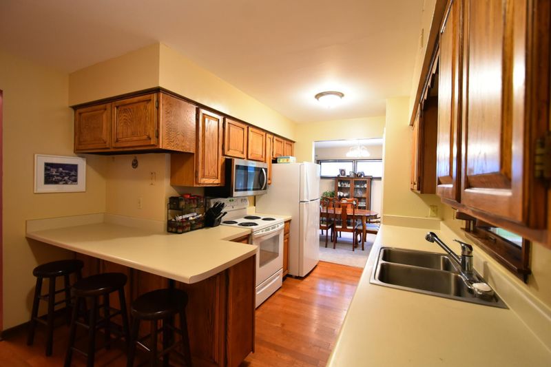 628 Pleasant Ave, Zumbrota, MN 55992