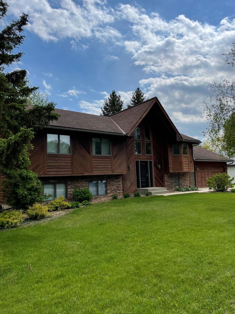 2000 10th St, White Bear Lake, MN 55110