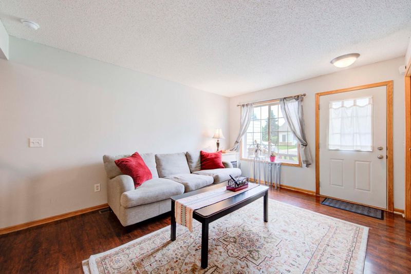 879 Ferdinand Dr, Shakopee, MN 55379