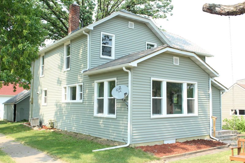 903 14th St E, Glencoe, MN 55336