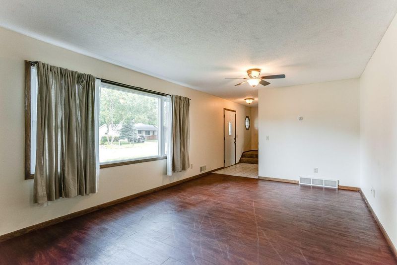 12101 Allen Dr, Burnsville, MN 55337