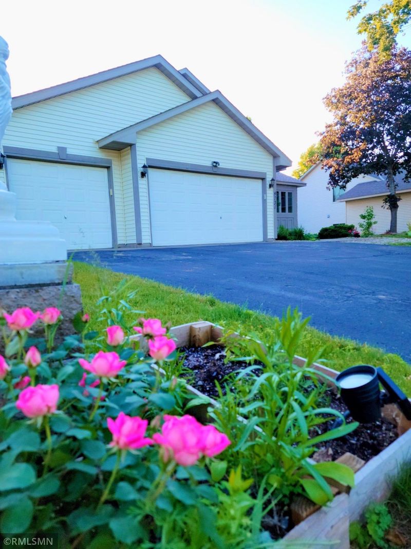 8731 Nevada Ave N, Brooklyn Park, MN 55445