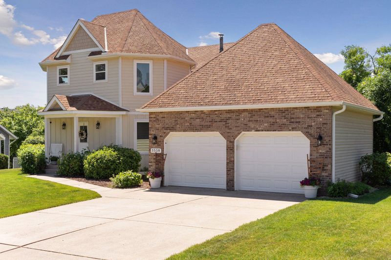 3558 Oxford Dr, Woodbury, MN 55125