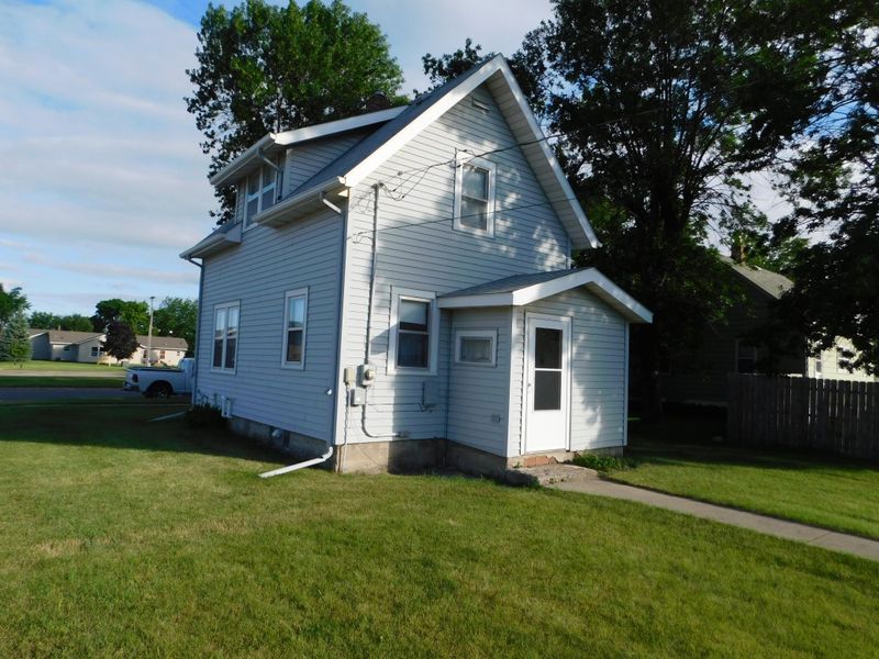 204 10th St N, Benson, MN 56215