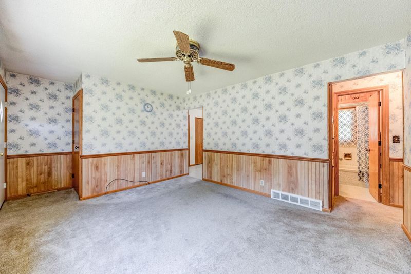 5 Park Dr, Circle Pines, MN 55014