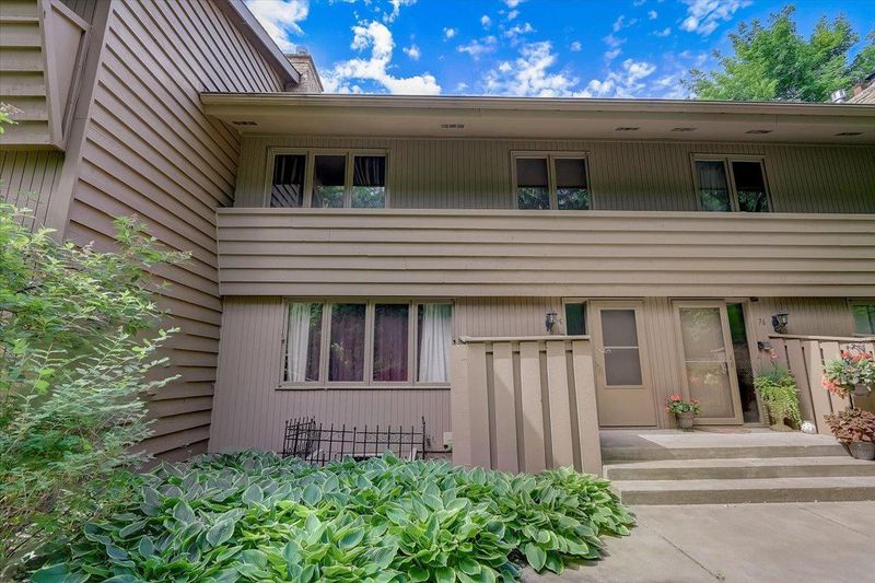 75 Walden St, Burnsville, MN 55337