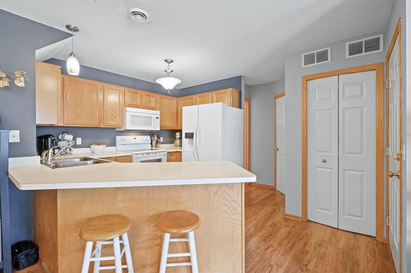 1789 Riverwood Dr #45, Burnsville, MN 55337
