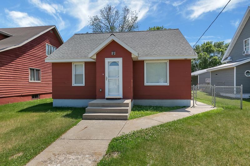 108 3rd St SE, Melrose, MN 56352