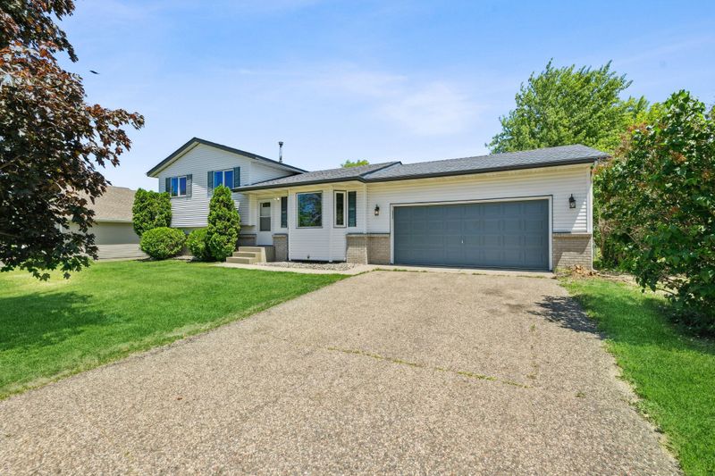 9260 Mockingbird Ln, Monticello, MN 55362
