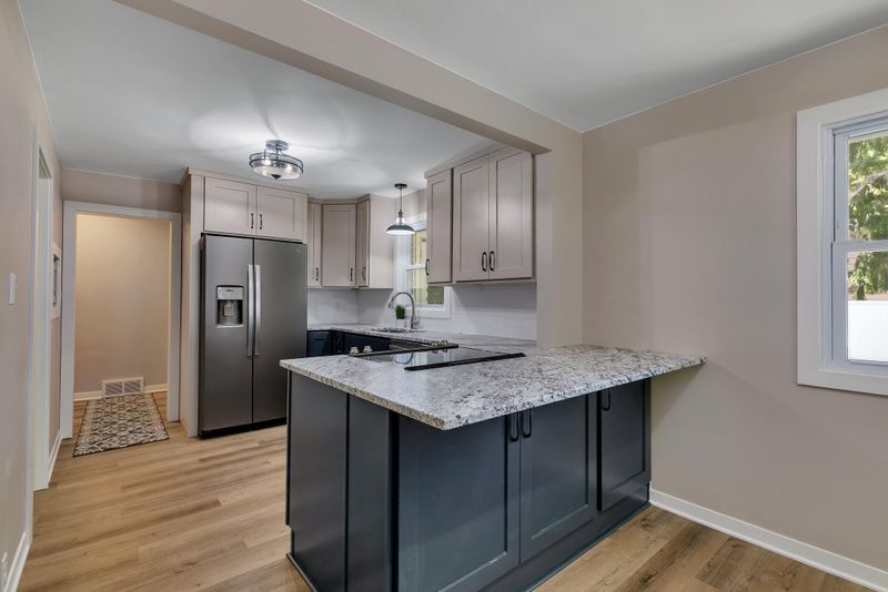 1220 Broadway Ave S, Sauk Rapids, MN 56379
