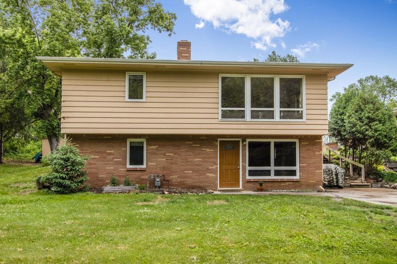 2340 Lancaster Ln N, Plymouth, MN 55441