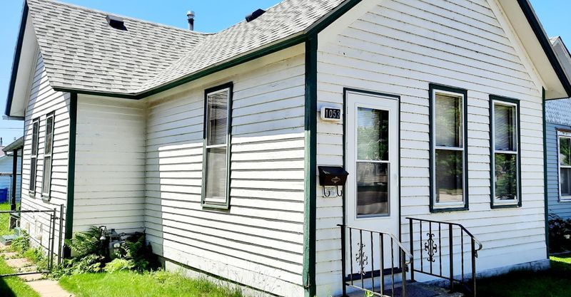 1053 E Wabasha St, Winona, MN 55987