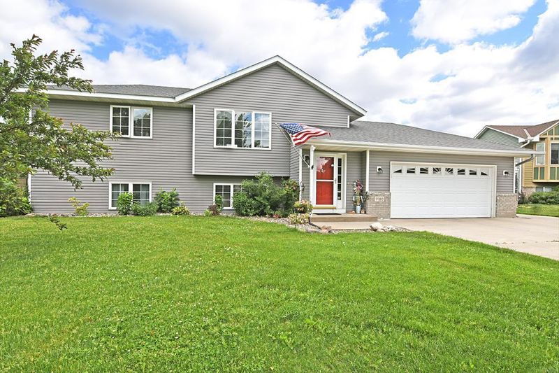 9180 Fallon Dr NE, Monticello, MN 55362