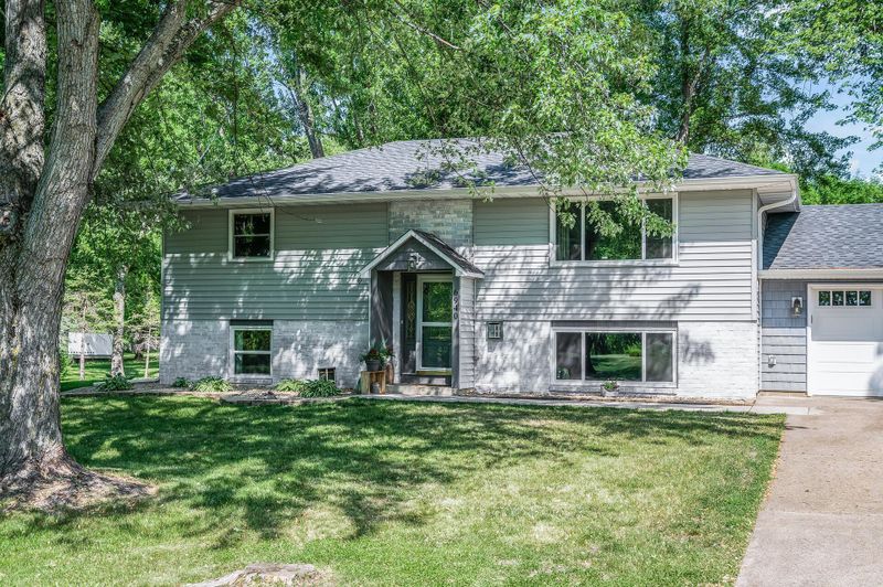 6940 Belle St, Loretto, MN 55357