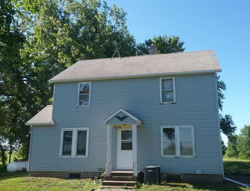 21659 10th St, Winthrop, MN 55396