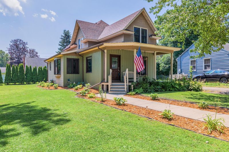 311 4th St SW, Pine Island, MN 55963
