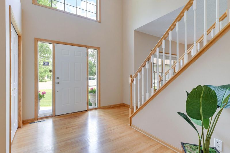 10165 Bridgewater Ct, Woodbury, MN 55129