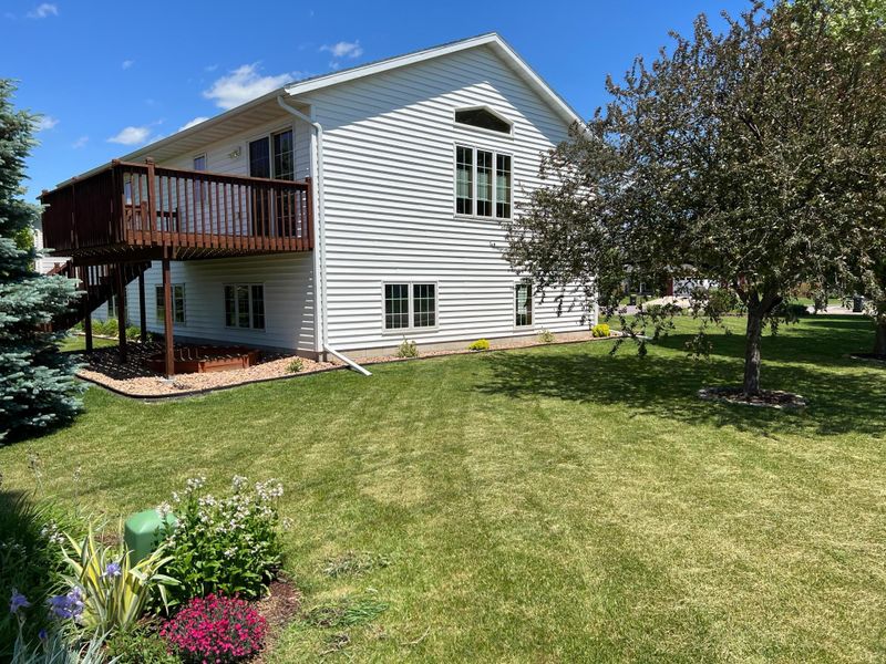 11 Juneau Ct, North Mankato, MN 56003