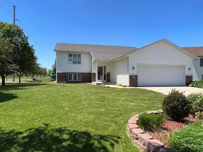11 Juneau Ct, North Mankato, MN 56003
