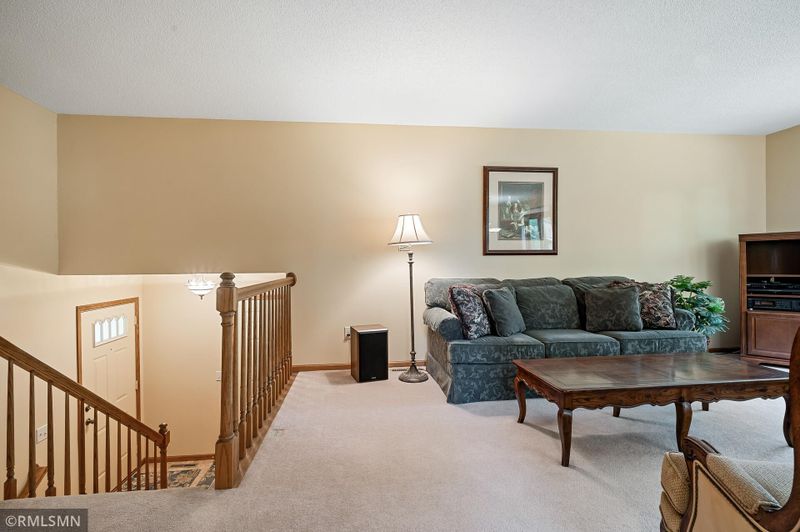 388 Jesse James Ln, Mahtomedi, MN 55115