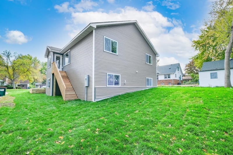 6806 60th Ave N, Crystal, MN 55428