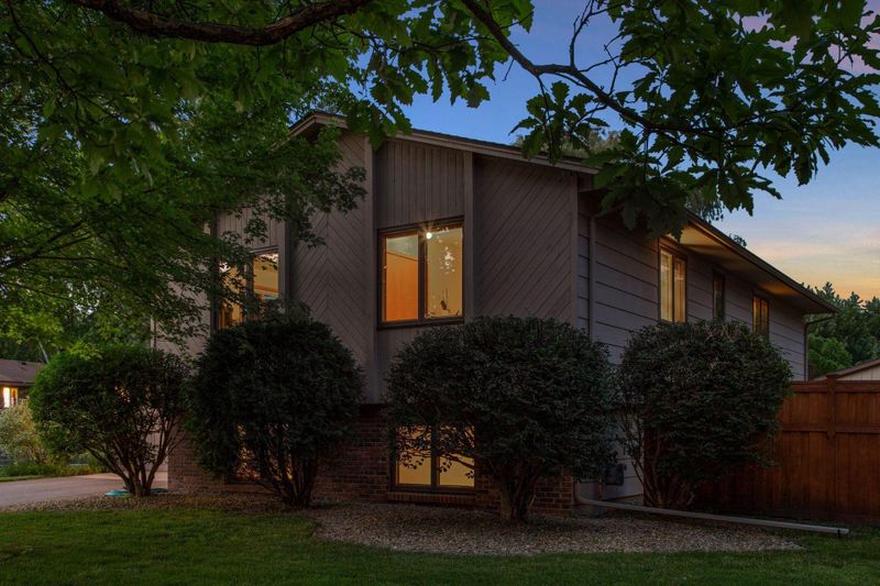 10547 Vessey Rd, Bloomington, MN 55437