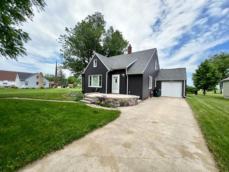 202 E Henderson St, Hendricks, MN 56136