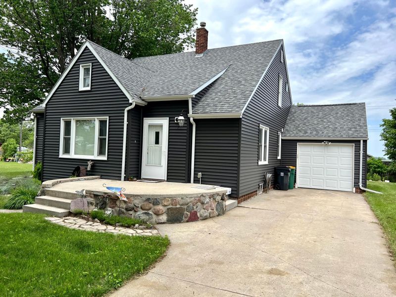 202 E Henderson St, Hendricks, MN 56136