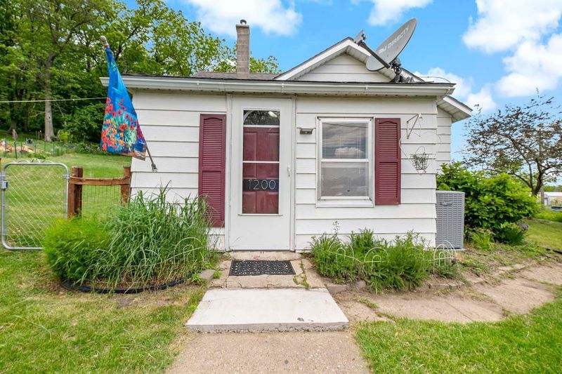 1200 Wabasha Ave, Saint Charles, MN 55972