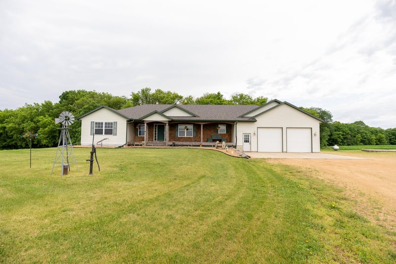 33190 285th Ave, Le Sueur, MN 56058