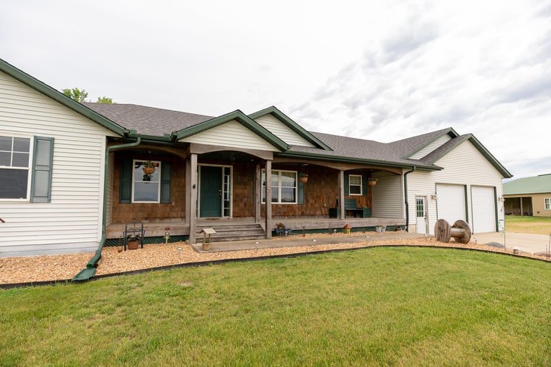 33190 285th Ave, Le Sueur, MN 56058