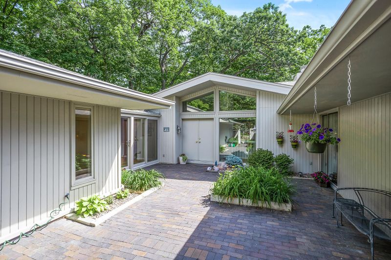 4725 Bayswater Rd, Minnetonka, MN 55331