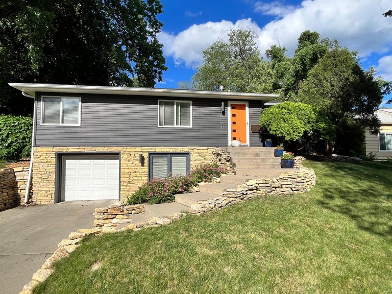 1048 Saint Paul Ave, Saint Paul, MN 55116
