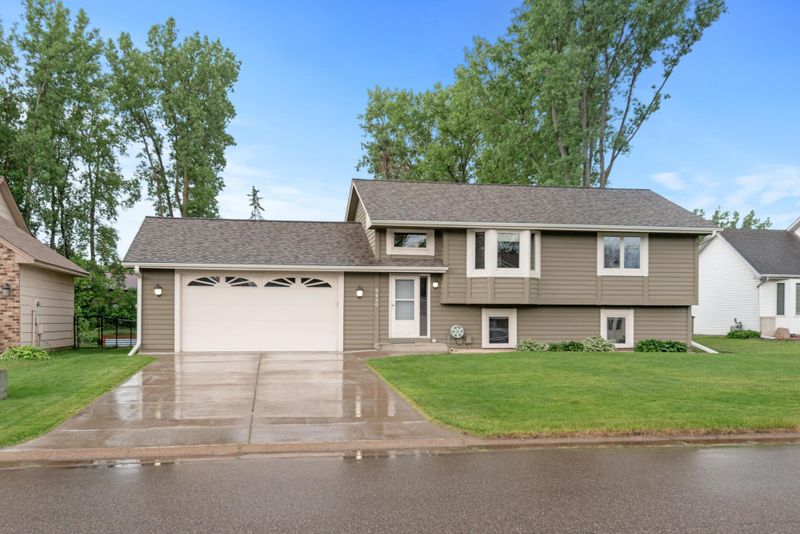 5430 Golfview Ave N, Oakdale, MN 55128