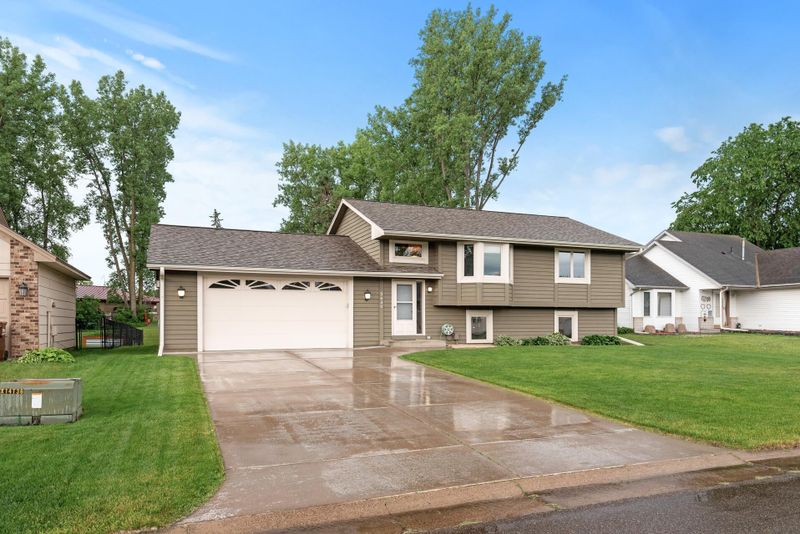5430 Golfview Ave N, Oakdale, MN 55128