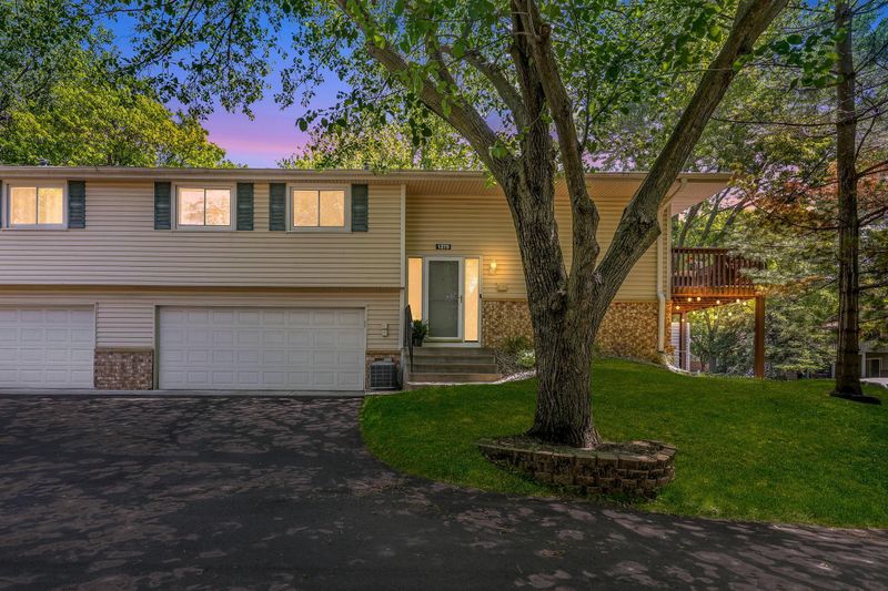 1275 Timbershore Ln, Eagan, MN 55123