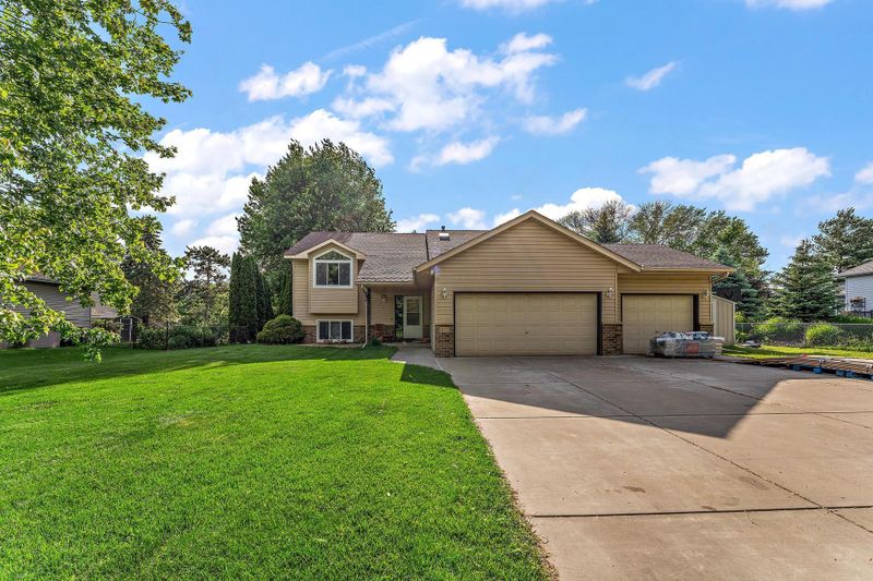 1039 Sterling St S, Maplewood, MN 55119