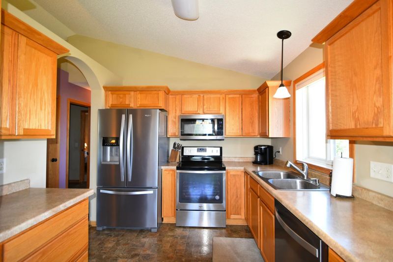 533 Canyon Ln NW, Eyota, MN 55934