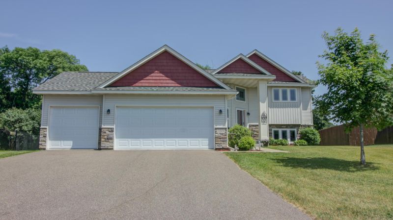 11979 Mayview Curve, Lindstrom, MN 55045