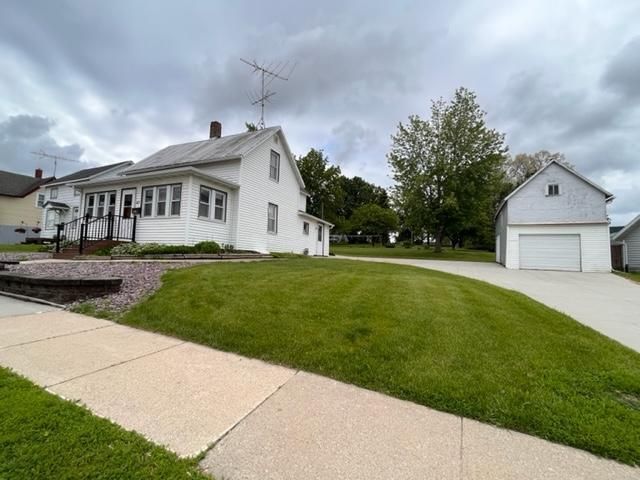 427 W Washington St, Caledonia, MN 55921