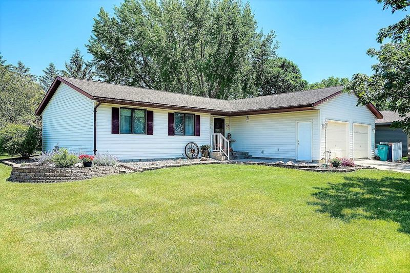 403 Kim Ln, Owatonna, MN 55060